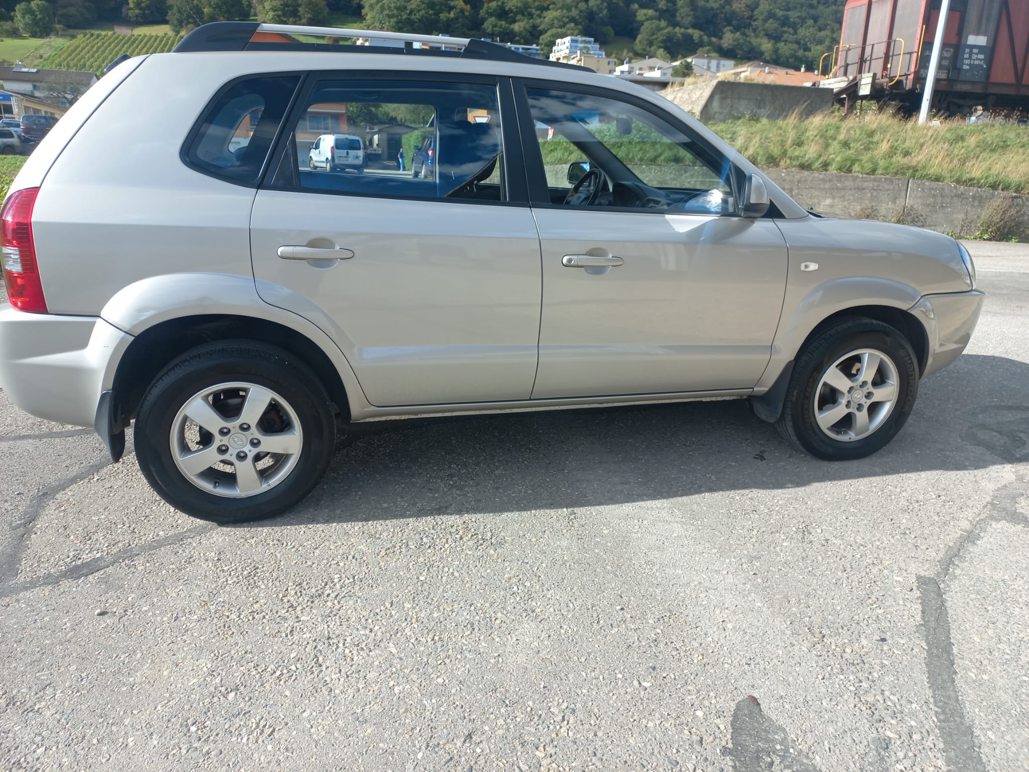 Hyundai Tucson 2.0 CRDI A/T - Image 2