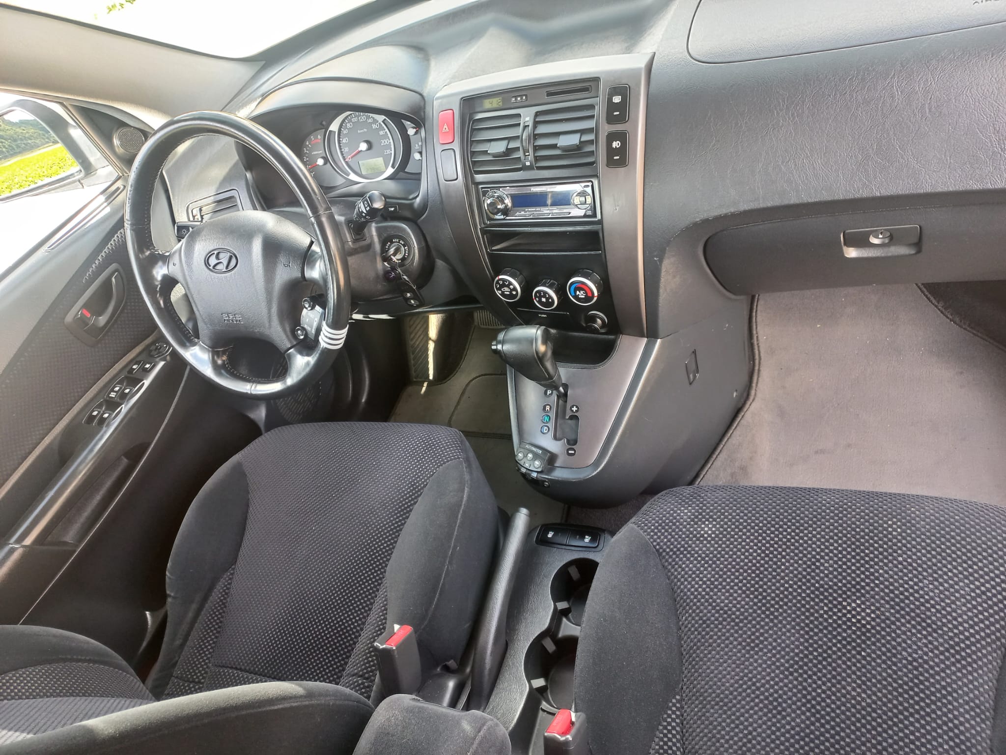 Hyundai Tucson 2.0 CRDI A/T - Image 3