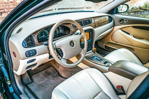 Jagaur S-TYPE 4.2L V8 - Image 2