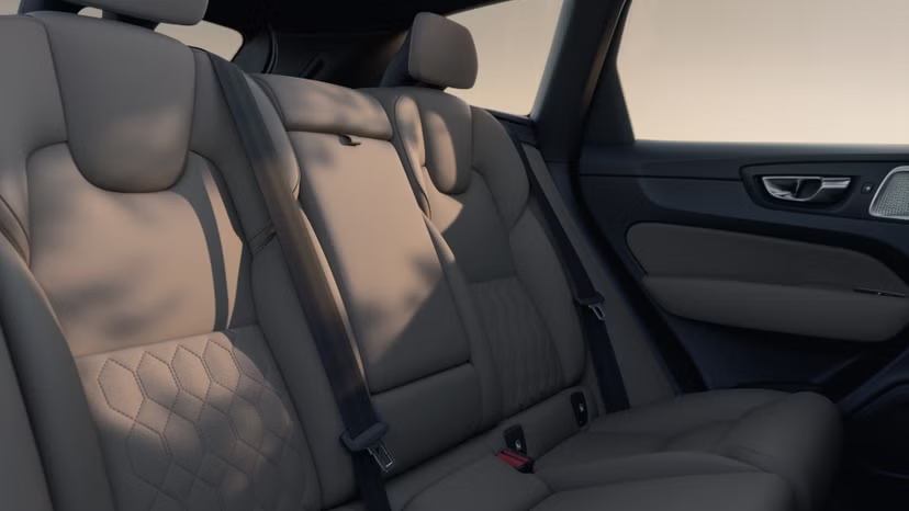 VOLVO XC60 2.0 T8 TE XCENTRIC Black - Image 4