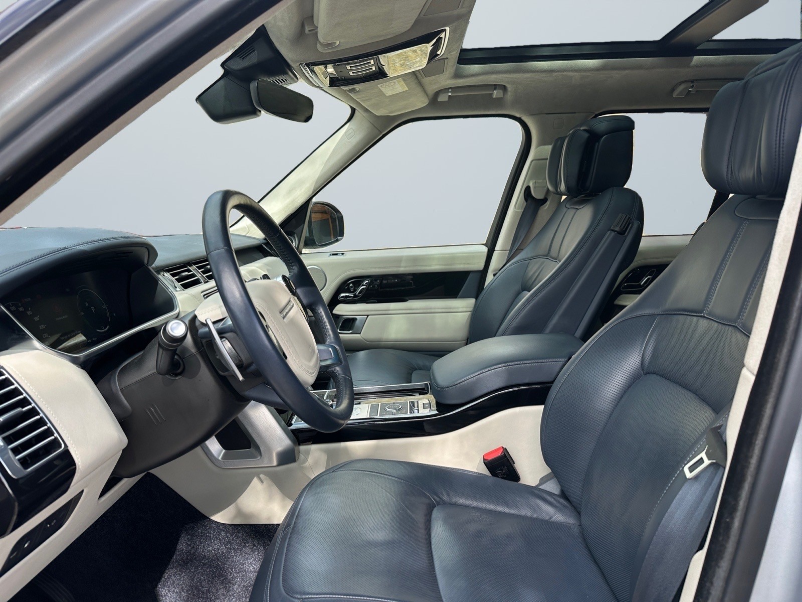 LAND ROVER Range Rover P400e PHEV AUTOBIOGRAPHY - Image 5