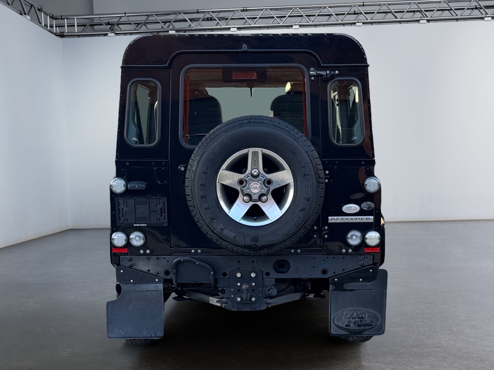 LAND ROVER Defender 90 SW 2.4Tdc SVX - Image 3